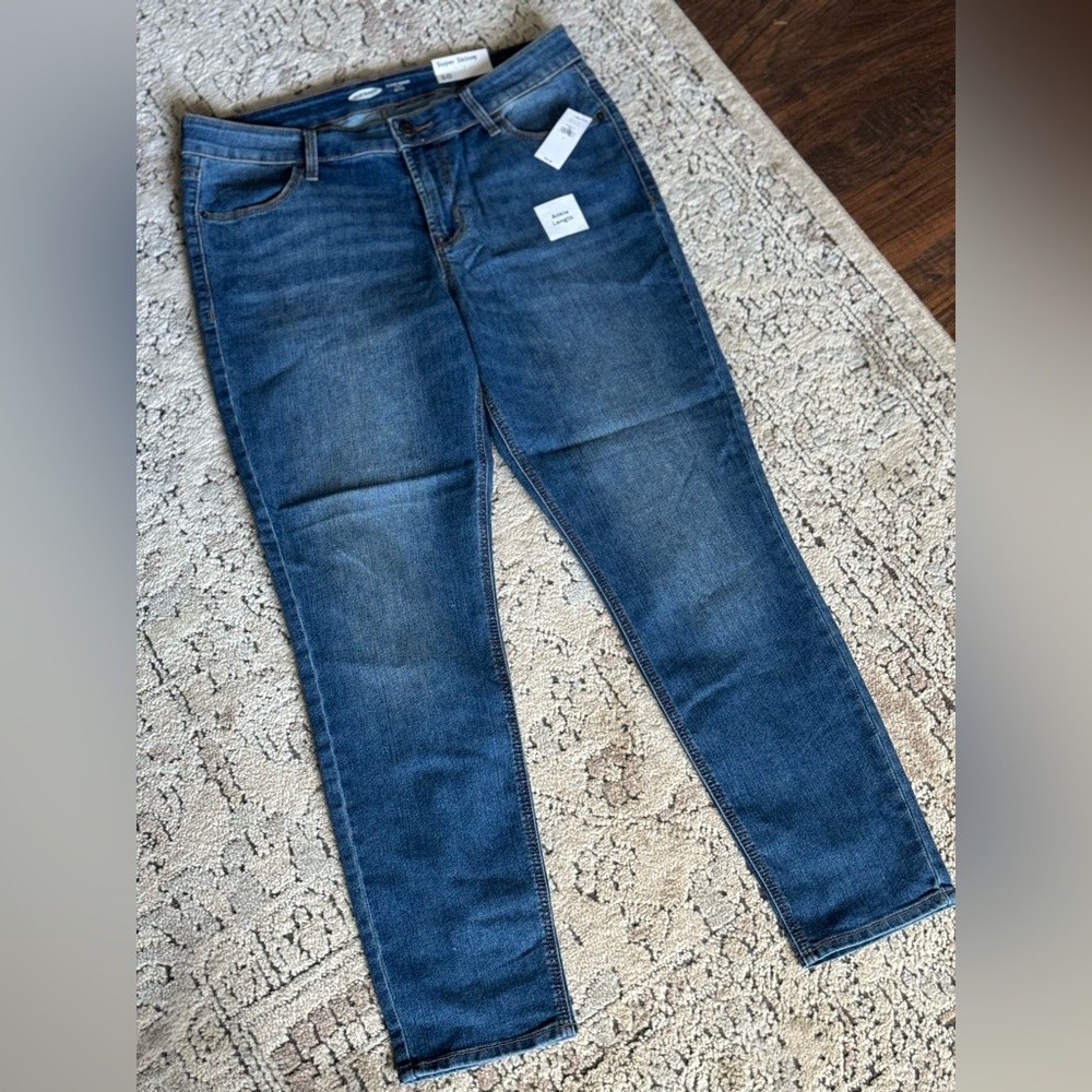 NEW WITH TAGS Women’s Rockstar Super Skinny Ankle Jeans Size 10!
